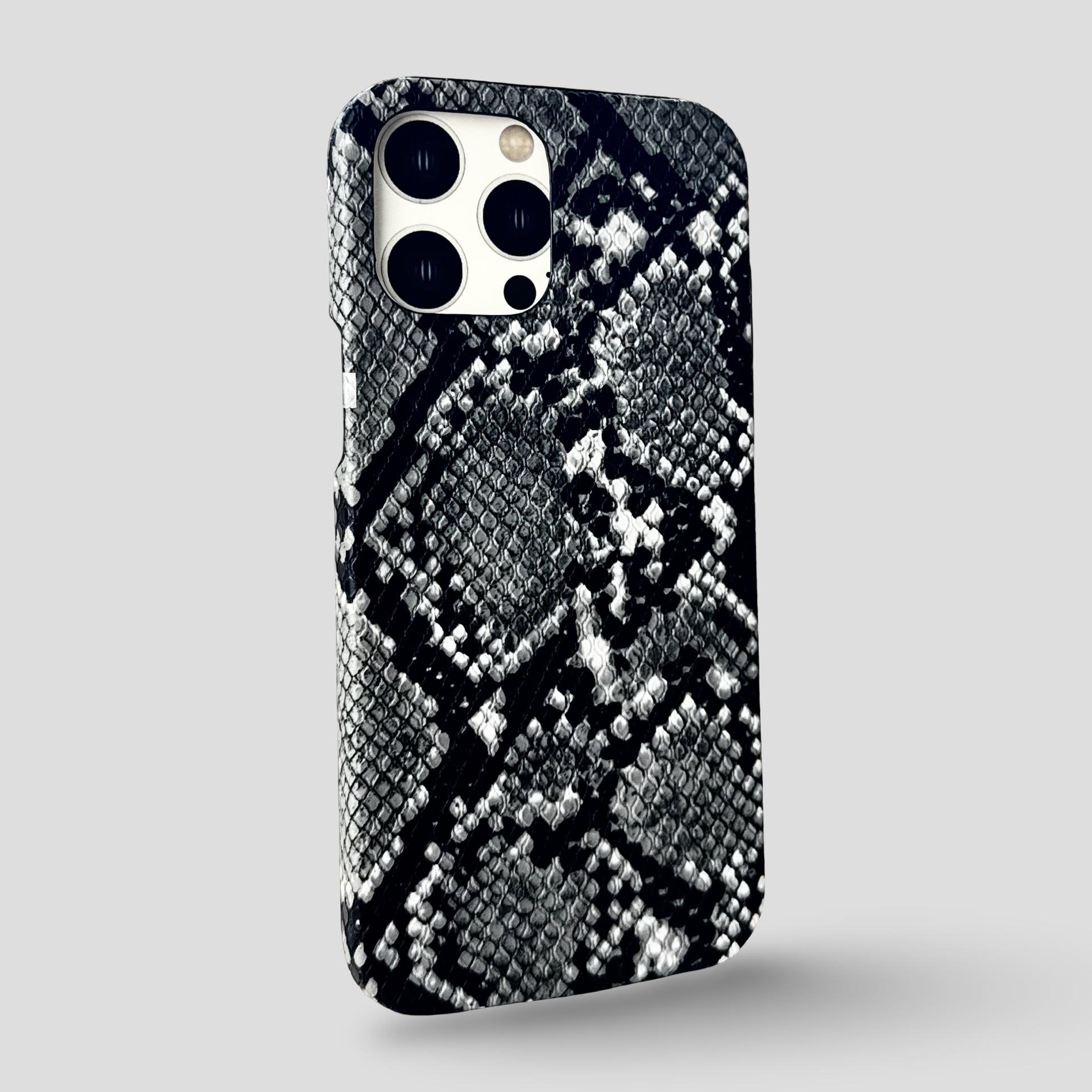 Релефен кожен кейс за iPhone