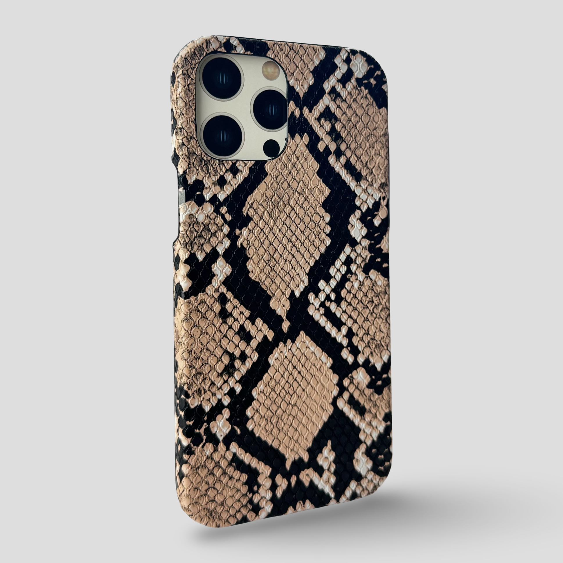 Релефен кожен кейс за iPhone