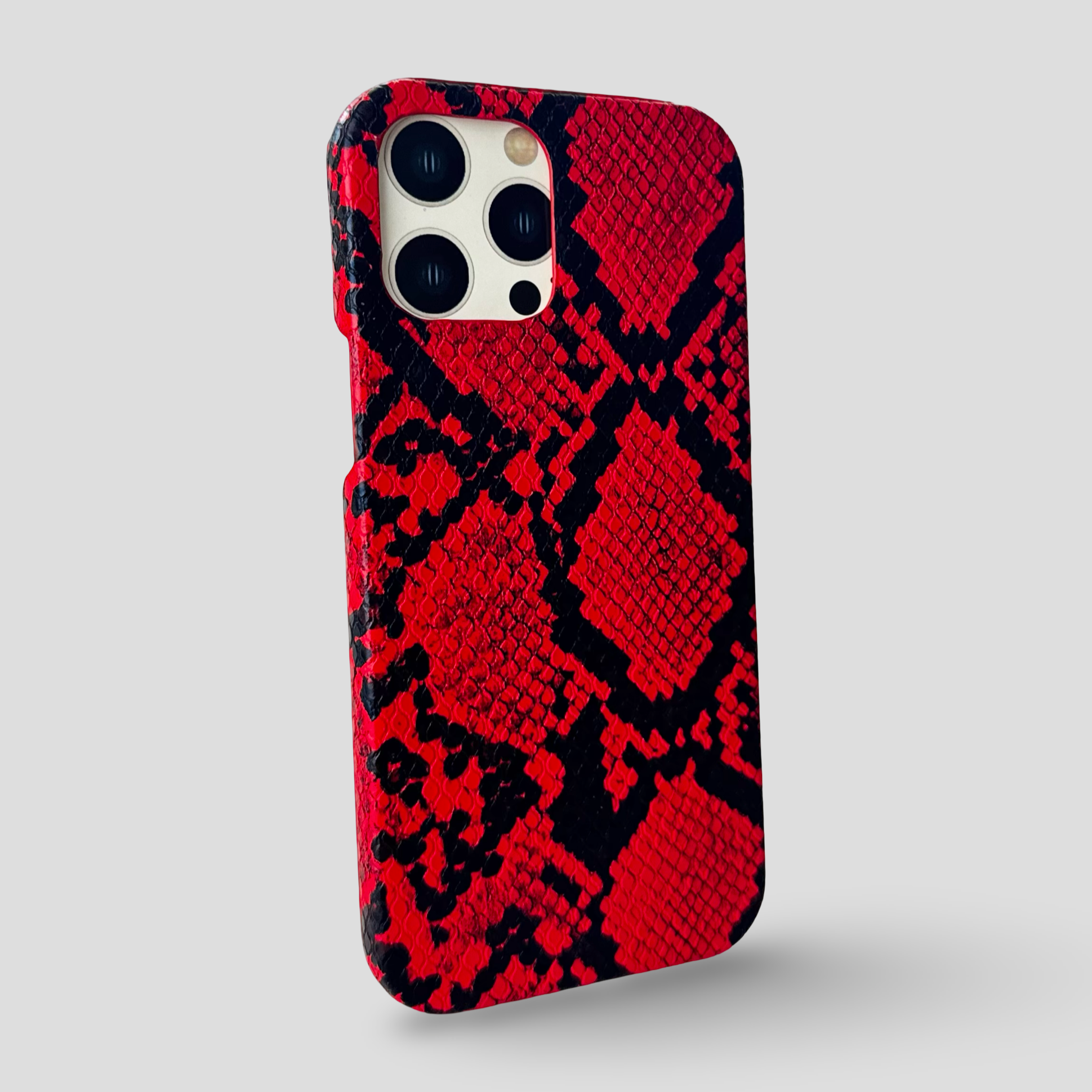 Релефен кожен кейс за iPhone