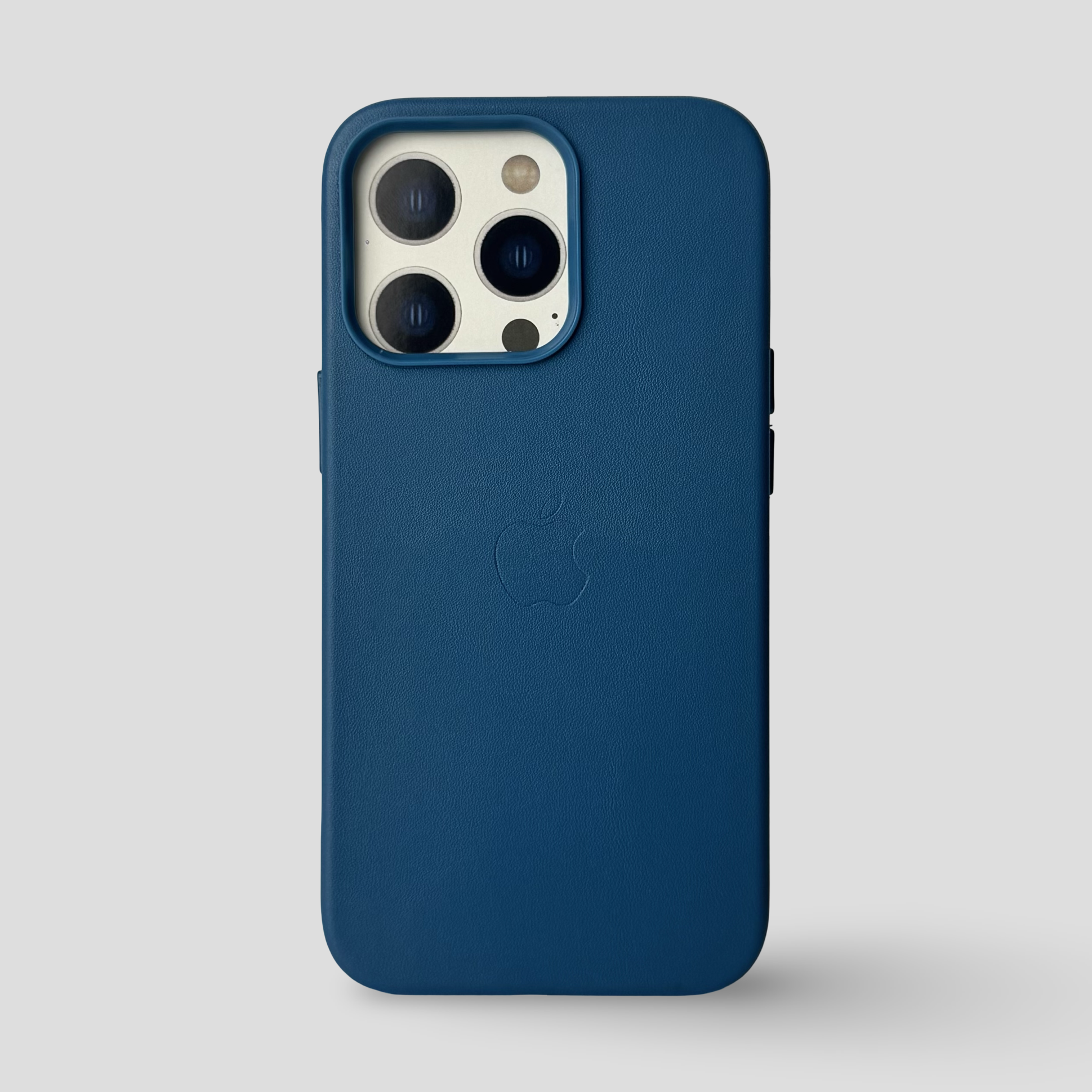 Кожен кейс с лого за iPhone